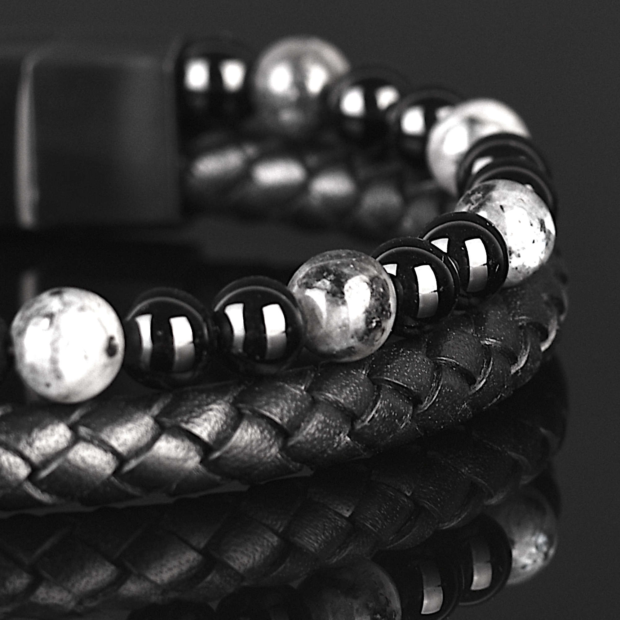 Shadow - Genuine leather bracelet with black flash stone